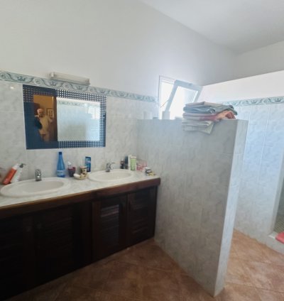 Villa Plain-pieds de 4 chambres sur 1300m2 de terrain – Warang côté plage