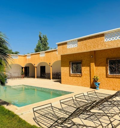 Villa de 4 chambres – piscine à 400 m de la mer / Warang