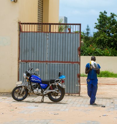 MAGASIN A LOUER MBOUR