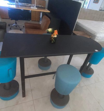 Table de Réunion Haute + 4 Tabourets Ergonomiques