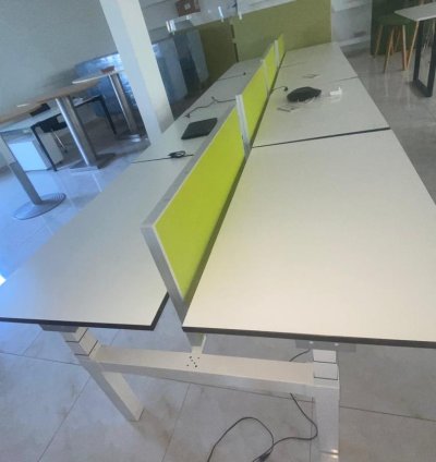 Grand Bureau Double Face – Style Open Space avec Séparateur