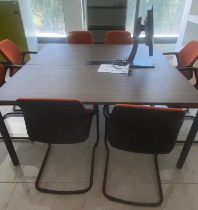 Grand Ensemble de Réunion – Table Carrée XXL + 8 Chaises Ergonomiques