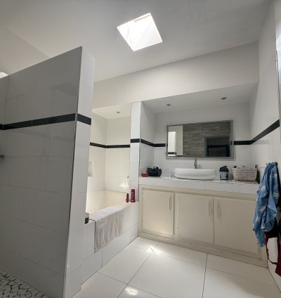 villa à vendre à la somone : une villa avec piscine sur un terrain de 414 m2