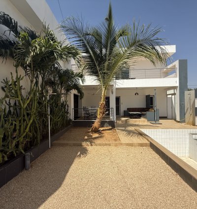 villa à vendre à la somone : une villa avec piscine sur un terrain de 414 m2