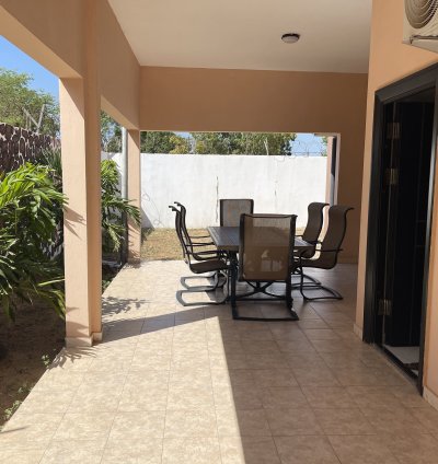 Villa à louer à Ngaparou en longue durée – six pièces spacieuses à 100 m de l’axe routier