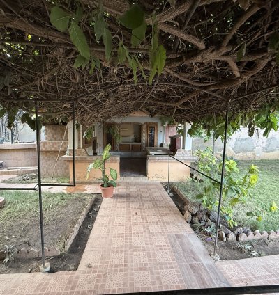 villa à vendre à la somone : une villa de plain-pied et un appartement indépendant sur un terrain de 950m2