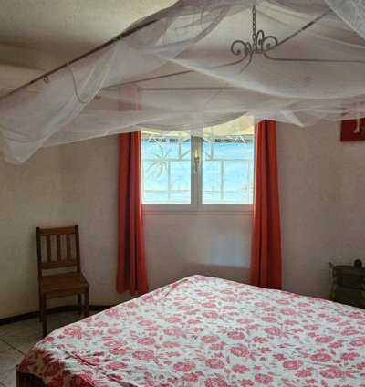 une villa afro-comtemporaine dans une résidence sécurisée avec plage privée à vendre à Saly