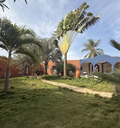 À VENDRE À SALY, UNE PROPRIÉTÉ TOURISTIQUE DE STYLE RIAD : UN INVESTISSEMENT AVEC DU POTENTIEL DANS L'HÉBERGEMENT ET LA RESTAURATION !