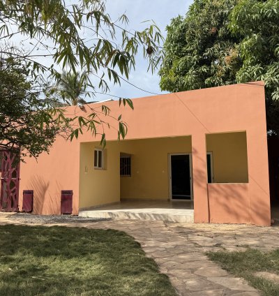 À VENDRE À SALY, UNE PROPRIÉTÉ TOURISTIQUE DE STYLE RIAD : UN INVESTISSEMENT AVEC DU POTENTIEL DANS L'HÉBERGEMENT ET LA RESTAURATION !