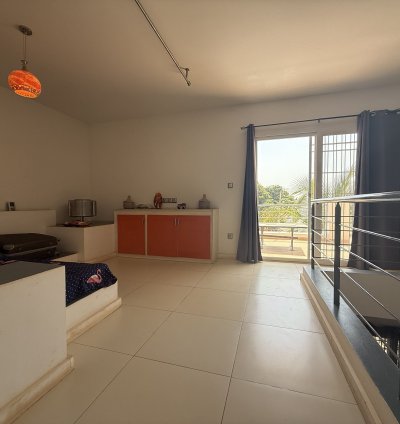 Villa , à vendre à la Somone : une villa avec piscine sur un terrain de 414 m2