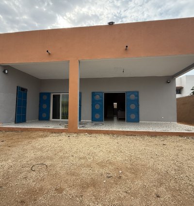 Mini budget !!!! à vendre à Malicounda : une villa neuve avec potentiel d'extension !