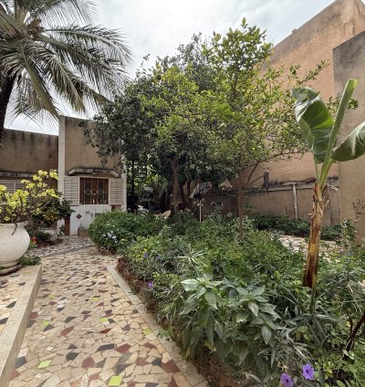 À vendre, à Grand Mbour,  une villa avec un logement indépendant.