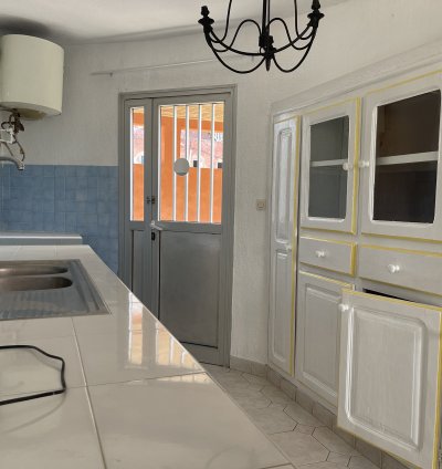 Villa à Saly – Joli Pied-à-Terre Réhabilité à Neuf dans Résidence Sécurisée avec Piscine