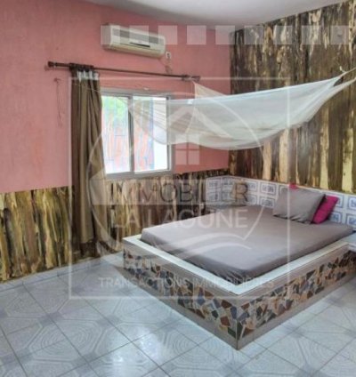 Villa R+1 de 240 m² à vendre hors terasse et à deux pas de la mer SOMONE