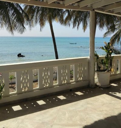 Villa de 300 m² sur 1 619 m² de terrain à vendre à NGAPAROU