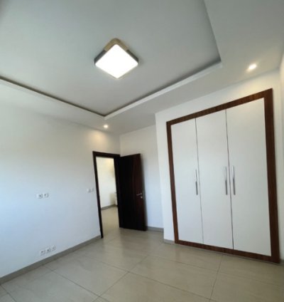 ORCHIDE : Appartement F4 à louer au 1ème étage NGOR VIRAGE