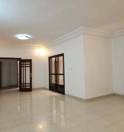 À VENDRE :  Appartement de 130 m² à Ouakam Corniche