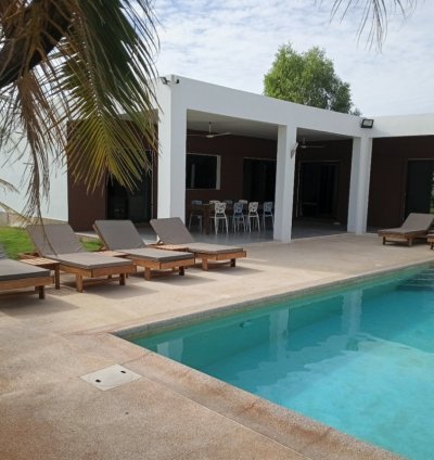 Villa de 4 chambres sur un terrain de 1 226 m² à vendre à NGAPAROU