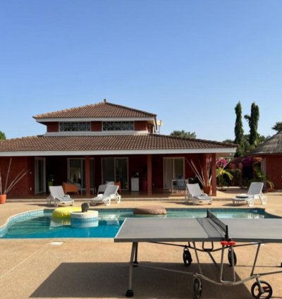 Villa de 3 chambres sur 1 177 m² de terrain à SALY