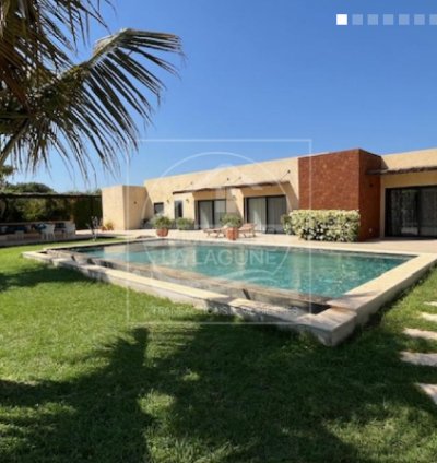 Villa de 270 m² à vendre à Ngaparou.