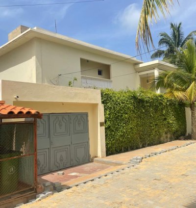 Somptueuse Villa R+1 aux Almadies – Zone 8