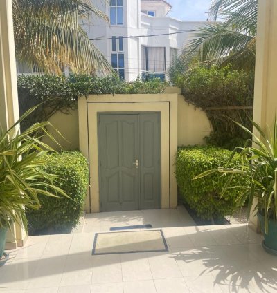 Somptueuse Villa R+1 aux Almadies – Zone 8