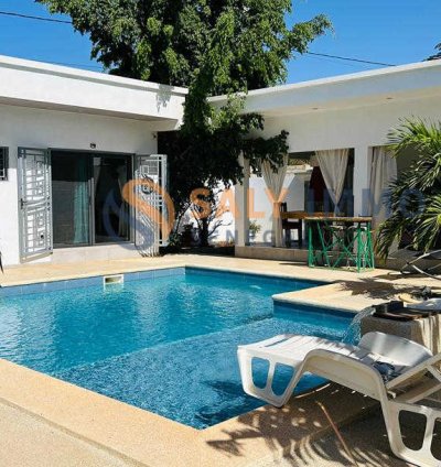 Rèf : VSO400 Propriété atypique avec piscine et espaces de vie extérieurs – Somone