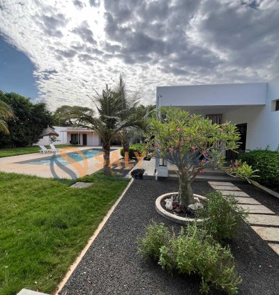 Réf : LGU322 Magnifique villa de 5 chambres à louer à NGUERIGNE