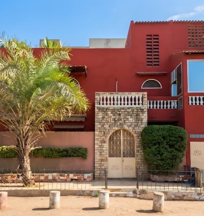 Villa R+1 de 320 m² à vendre à Sicap Mbao en face Route Nationale - Titre Foncier.