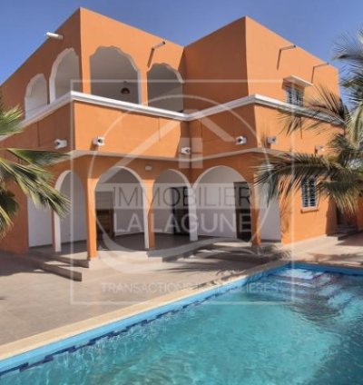 REF : V3331 - Villa de 167 m² à vendre à Warang