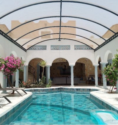 A VENDRE NGAPAROU : RIAD de 440 m² habitable sur un terrain de 727 m²