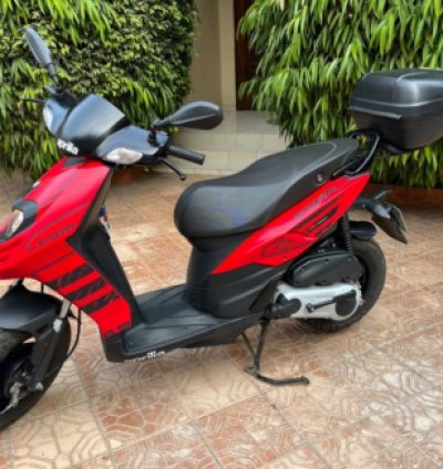 🏍️ À Vendre : Scooter Aprilia Storm 125 – État Exceptionnel