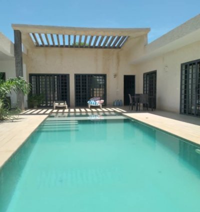 A VENDRE : Villa de 160 m² habitable sur un terrain de 502 m² à NGUERIGNE