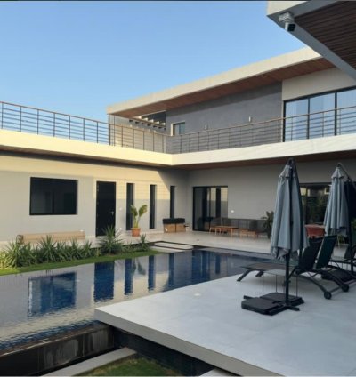 Villa d'architecte de 450 m² à vendre à NGUERIGNE