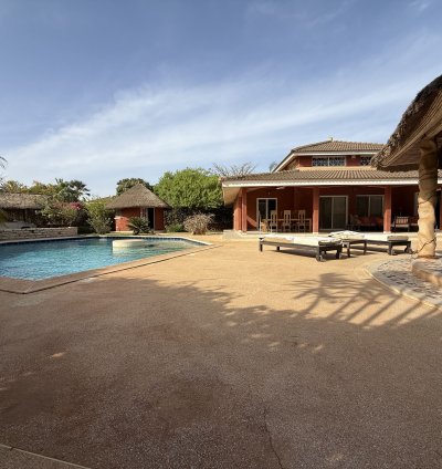 VILLA CONTEMPORAINE À VENDRE SALY