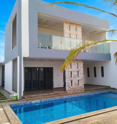 Maison contemporaine de 300 m² à vendre à ngaparou
