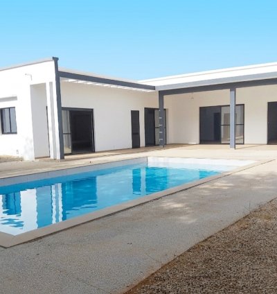 Villa contemporaine sur un terrain de 683 m²  à vendre à NGAPAROU